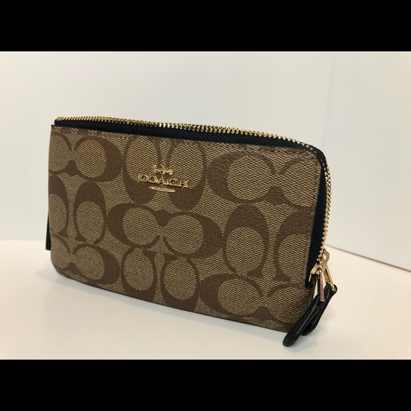 ****SOLD****Signature Coach wristlet in canvas - Picture 3 of 4